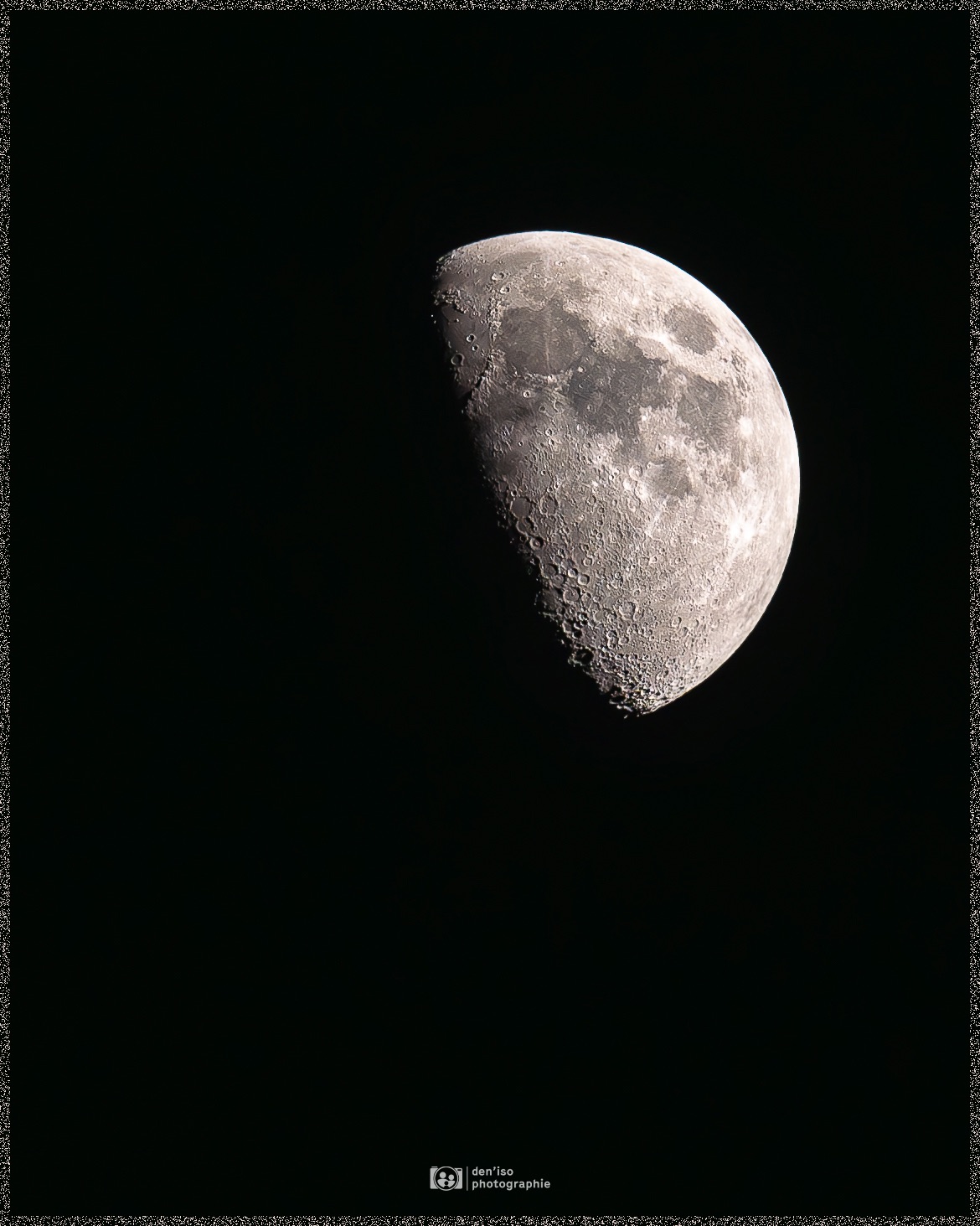Photo de la lune dans un ciel nocturne